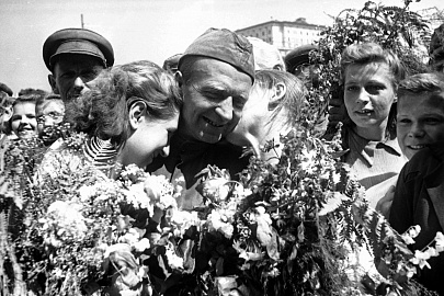 С праздником Победы!